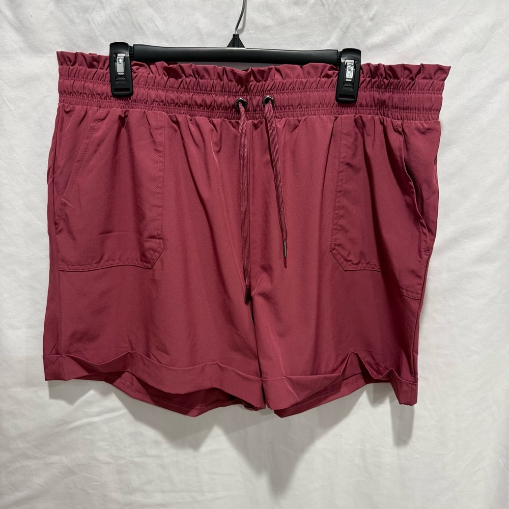 Danskin XL Activewear Shorts Athleisure Everyday Comfort Essential Running Flowy